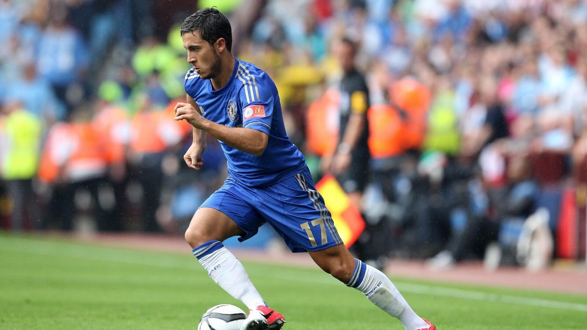 奥格斯堡主场2-1战胜美因茨，保级关键三分，奥格斯堡队